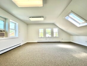 7 Muchmore Ln, East Hampton, NY for lease Interior Photo- Image 2 of 2