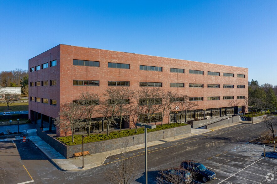 90 Crystal Run Rd, Middletown, NY à louer - Photo du bâtiment - Image 3 de 8