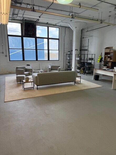 401 E 4th St, Bridgeport, PA à louer - Photo du bâtiment - Image 3 de 23