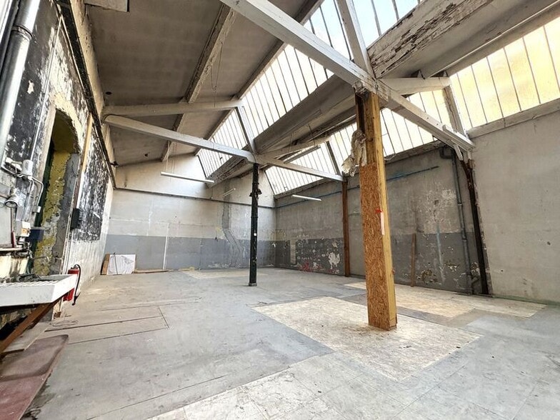 59 Avenue Félix Faure, Lyon for lease - Interior Photo - Image 1 of 4