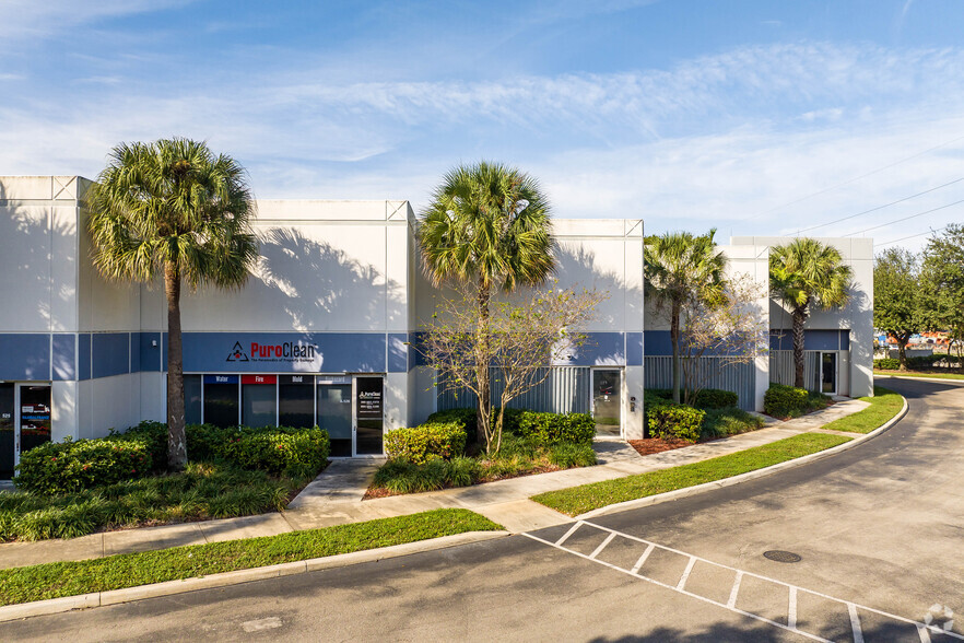 4350-4380 Oakes Rd, Davie, FL for lease - Building Photo - Image 1 of 23