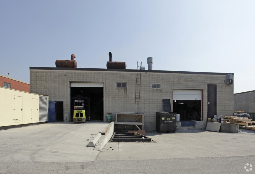 2423 Anson Dr, Mississauga, ON for lease - Building Photo - Image 2 of 3