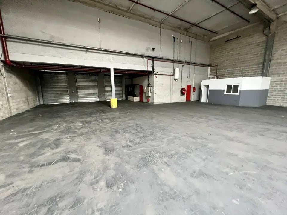 Flex in Marly-la-Ville for lease Interior Photo- Image 1 of 8