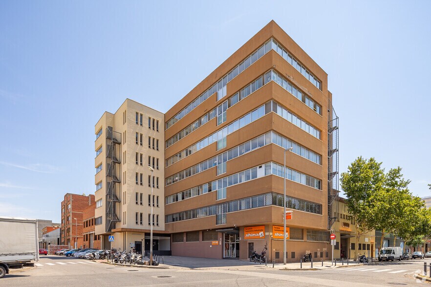 Industrial in L'Hospitalet de Llobregat, Barcelona for lease - Primary Photo - Image 1 of 1