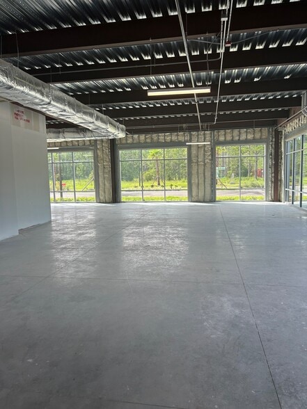 11755 Palm Bay Parkway, Jacksonville, FL for lease - Interior Photo - Image 3 of 4