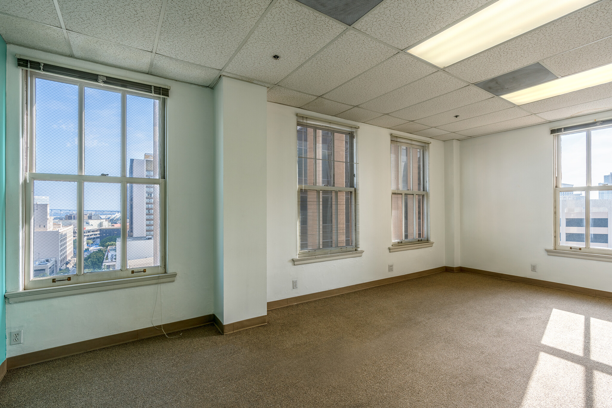 233 A St, San Diego, CA à vendre Photo intérieure- Image 1 de 7