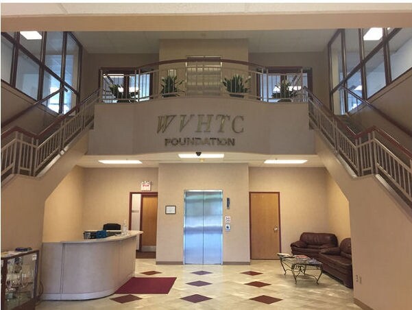 1000 Technology Dr, Fairmont, WV à louer - Photo intérieure - Image 2 de 19