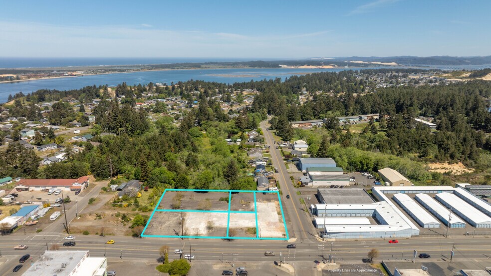 1090 Newmark Ave, Coos Bay, OR à vendre - Photo du bâtiment - Image 2 de 34