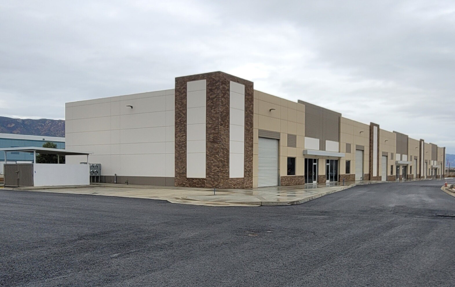 33575 Mission Trail, Lake Elsinore, CA for lease Primary Photo- Image 1 of 5