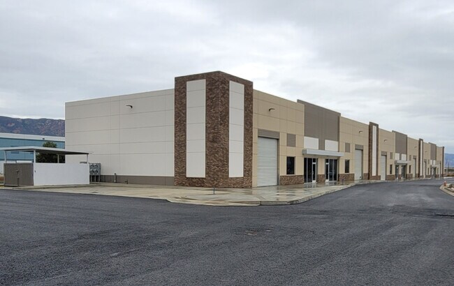 Plus de détails pour 33575 Mission Trail, Lake Elsinore, CA - Industriel à louer