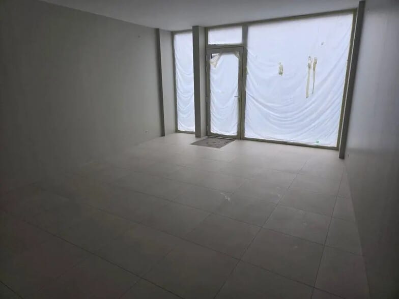 235 Rue De Charenton, Paris for lease - Building Photo - Image 1 of 7