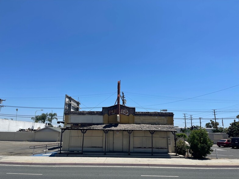 10690-10692 Beach Blvd, Stanton, CA for sale - Primary Photo - Image 1 of 1