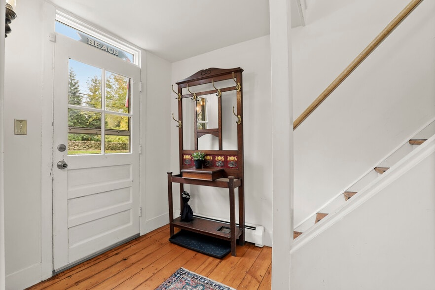 47 Hollow Tree Ridge Rd, Darien, CT for sale - Building Photo - Image 2 of 48