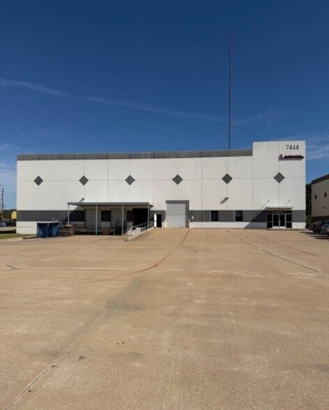 7444 Fairbanks N Houston Rd, Houston, TX à louer - Photo du bâtiment - Image 2 de 3