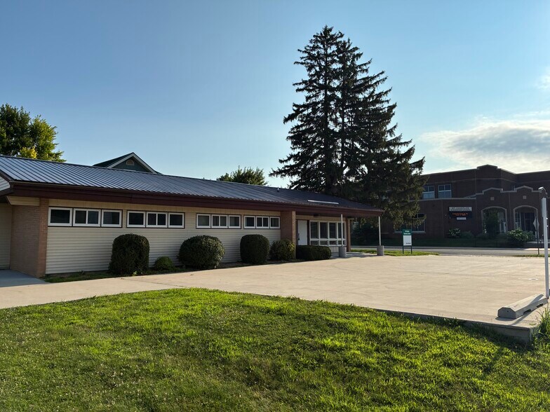 936 Church Ave, Saint Charles, MN à vendre - Photo du bâtiment - Image 3 de 21