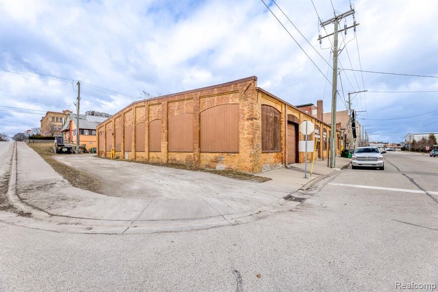 1121 4th St, Port Huron, MI for lease - Building Photo - Image 3 of 13