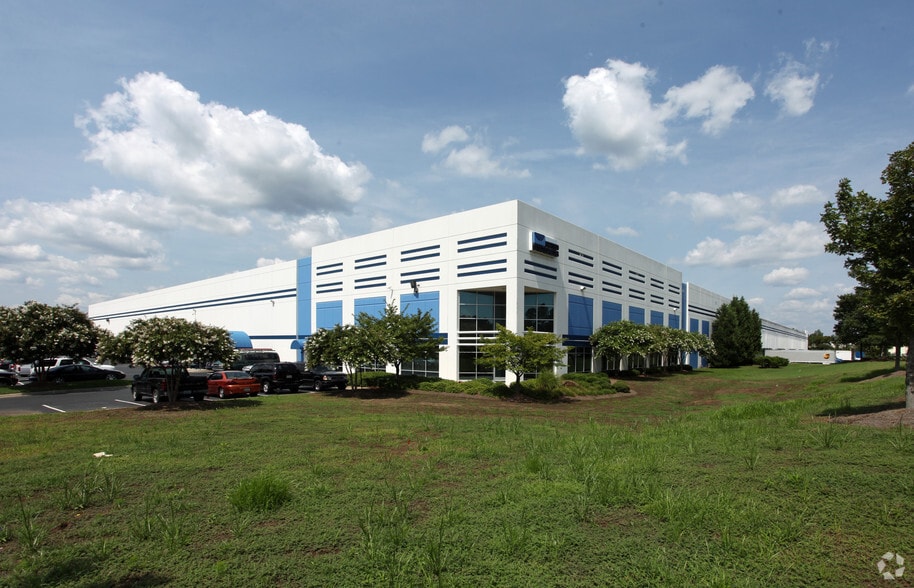 10800 Withers Cove Park Dr, Charlotte, NC for lease - Building Photo - Image 2 of 4