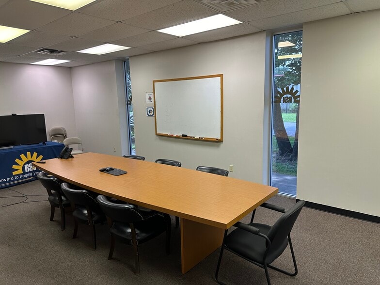 13610 Rankin Cir E, Houston, TX for lease - Interior Photo - Image 2 of 5