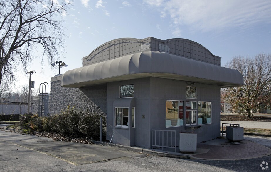 8106 Manchester Rd, Saint Louis, MO for sale - Primary Photo - Image 1 of 2