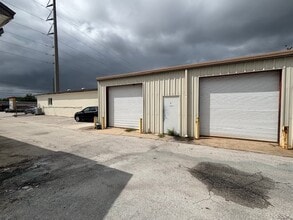 1602 Combee Rd, Lakeland, FL for lease Building Photo- Image 1 of 2