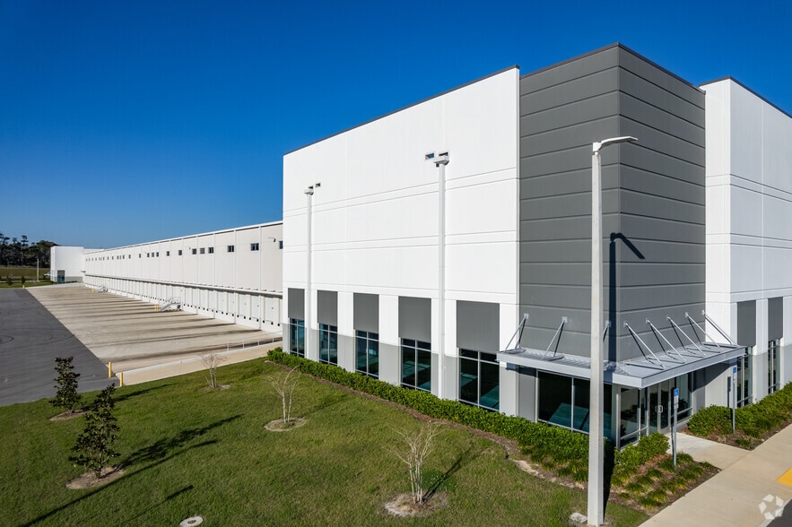 2796 NW 35th St, Ocala, FL for lease - Building Photo - Image 2 of 16