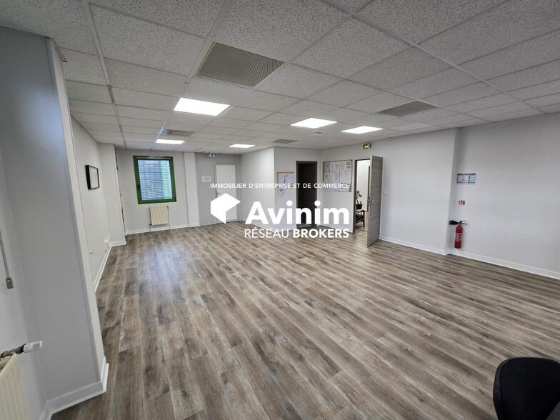 Office in Domont for lease - Interior Photo - Image 1 of 5
