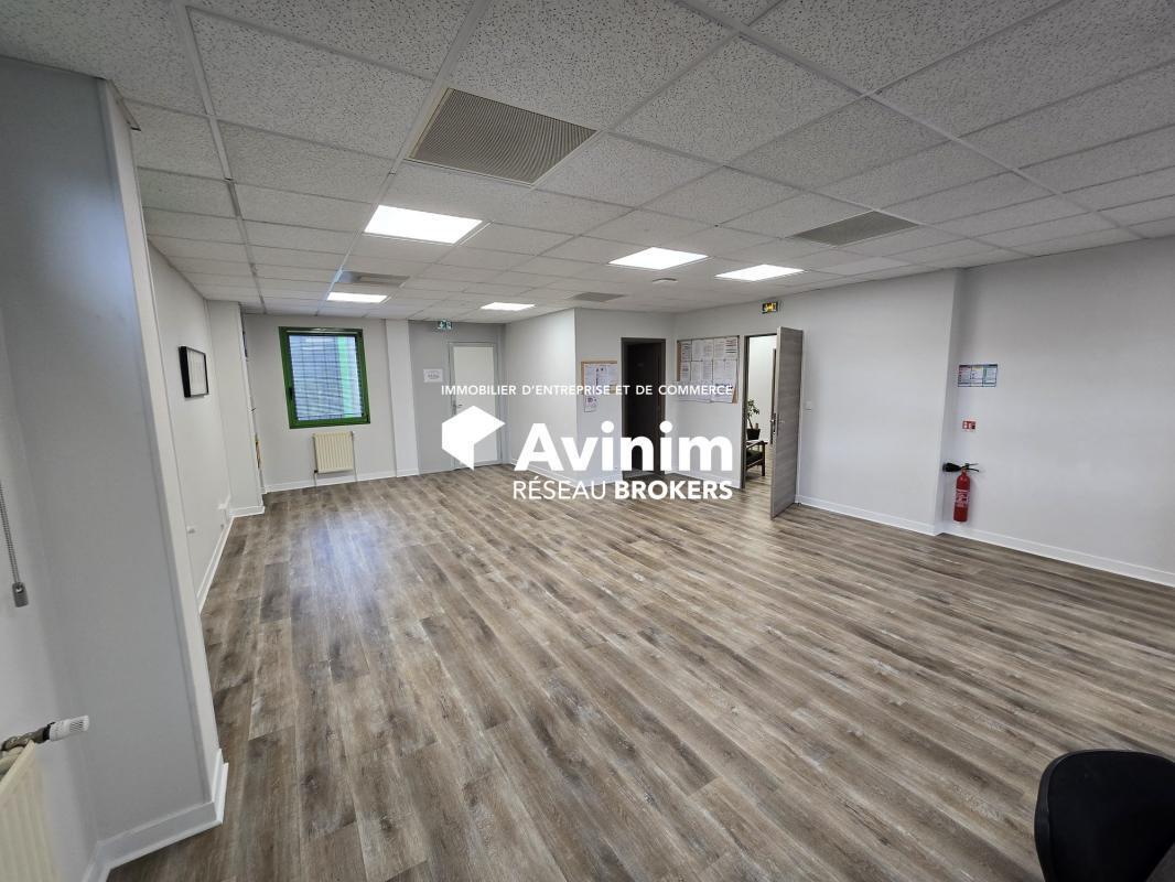 Office in Domont for lease Interior Photo- Image 1 of 6