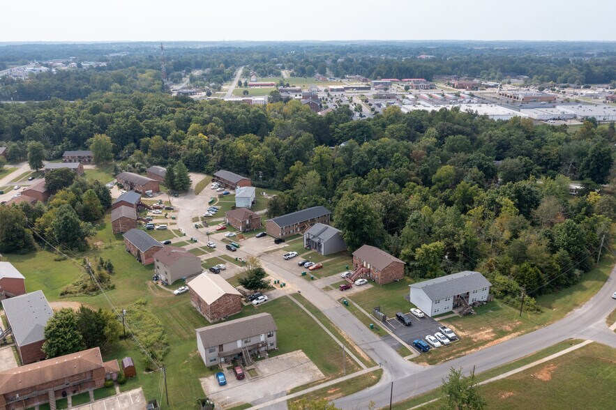 412 Woodcreek Dr, Radcliff, KY à vendre - Photo du bâtiment - Image 2 de 34