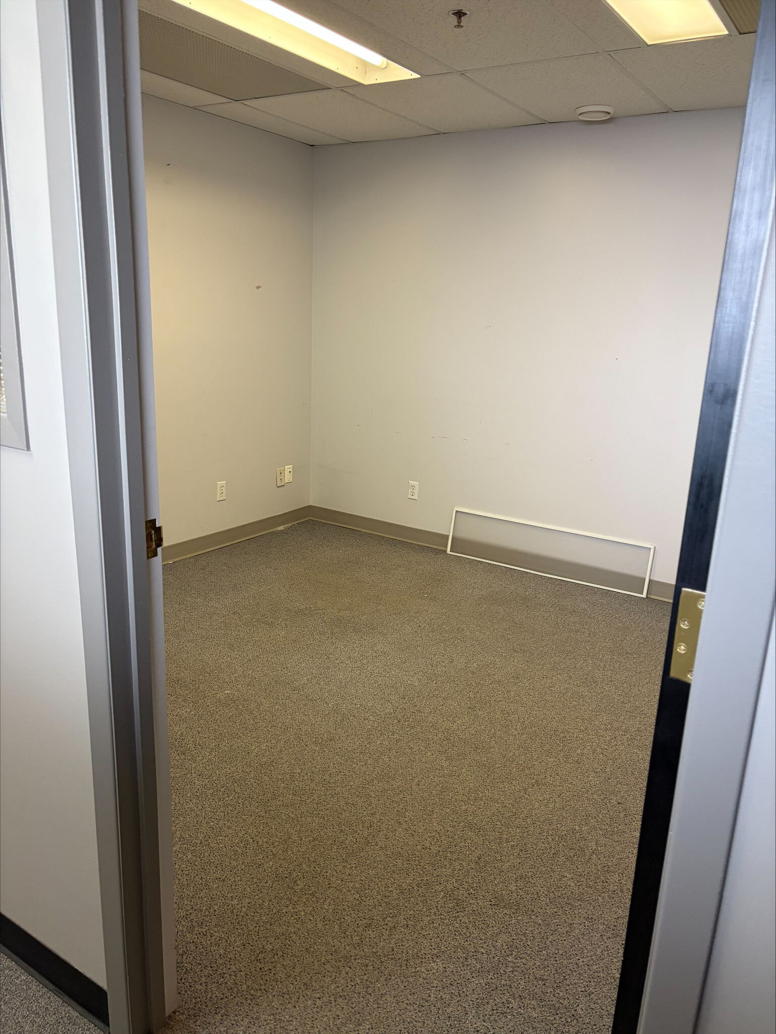 901 1 St Av N, Saskatoon, SK for lease Interior Photo- Image 1 of 4