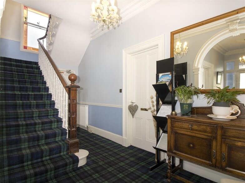 20 Southside Rd, Inverness for sale - Interior Photo - Image 2 of 31