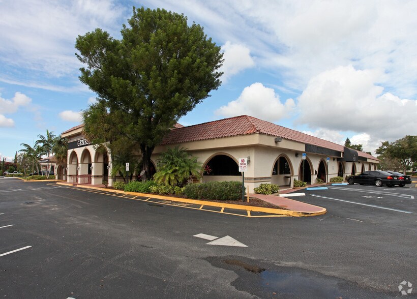 6435-6471 W Commercial Blvd, Tamarac, FL à louer - Photo du bâtiment - Image 2 de 7