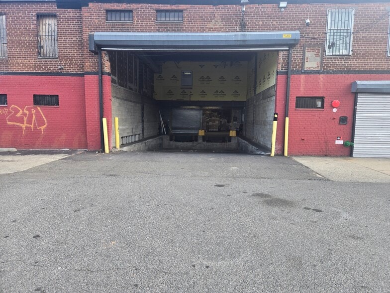 2737 W 23rd St, Brooklyn, NY for lease - Building Photo - Image 2 of 7