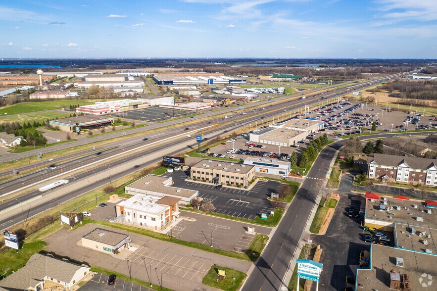 21308 John Milless Dr, Rogers, MN à louer - Photo du bâtiment - Image 2 de 15