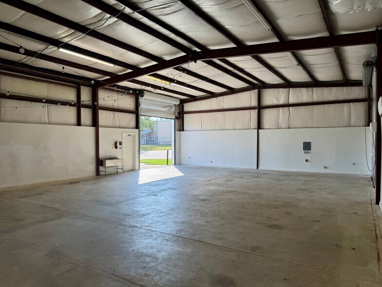 11405 N Dowling Rd, College Station, TX à louer - Photo du bâtiment - Image 3 de 5