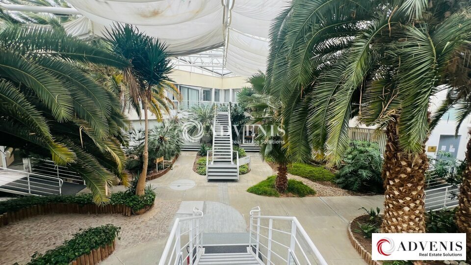 Office in Bordeaux for sale - Lobby - Image 2 of 10
