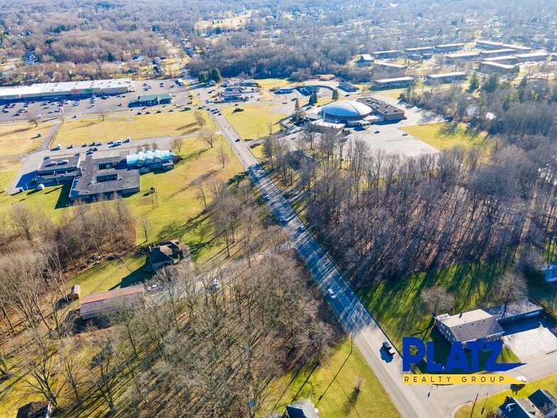 4405 Aspen Dr, Youngstown, OH for sale - Building Photo - Image 3 of 9