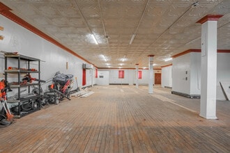 928 18th Ave, Newark, NJ à louer Photo intérieure- Image 1 de 8