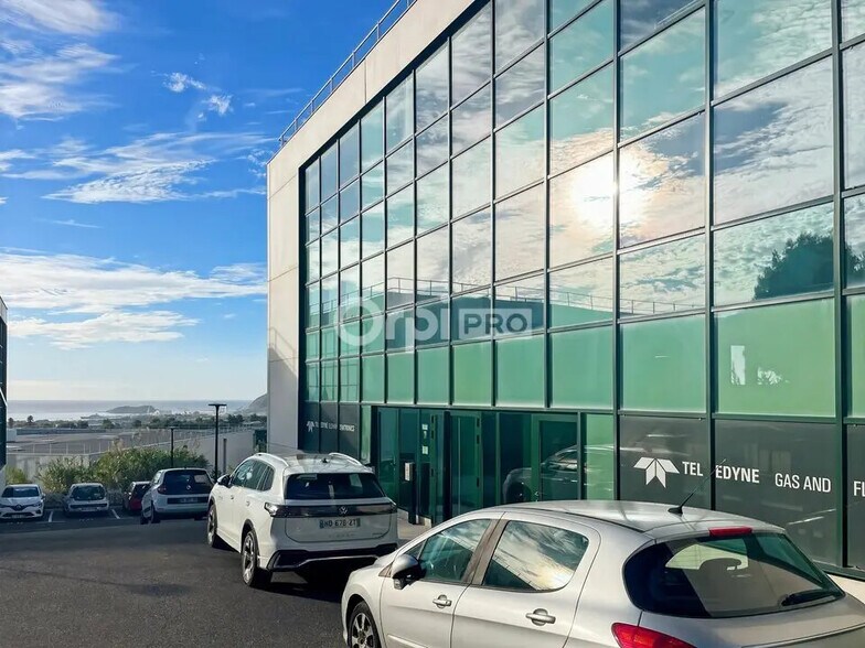 Office in La Ciotat for lease - Building Photo - Image 2 of 11