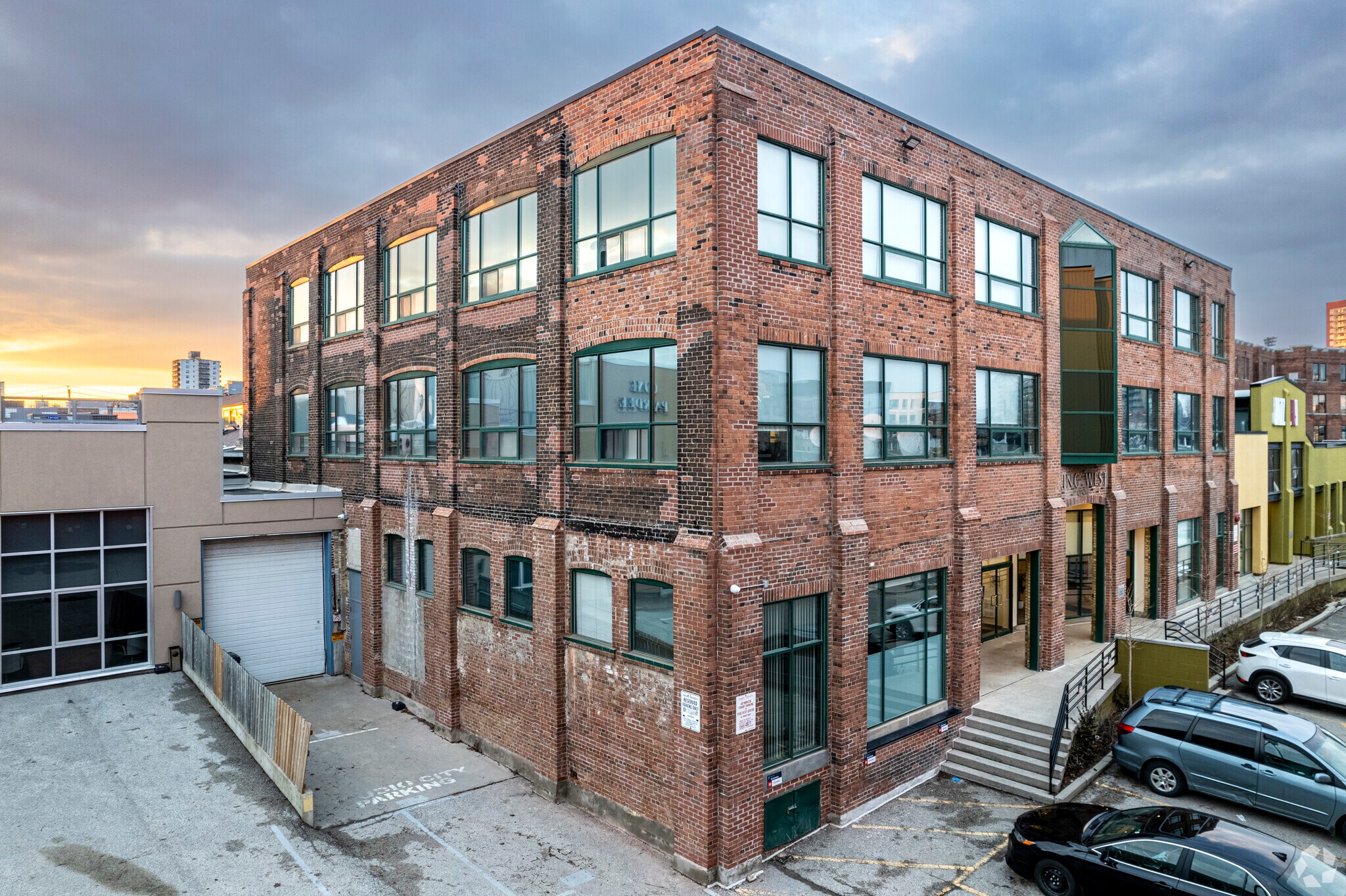 2 Pardee Ave, Toronto, ON à vendre Photo principale- Image 1 de 1