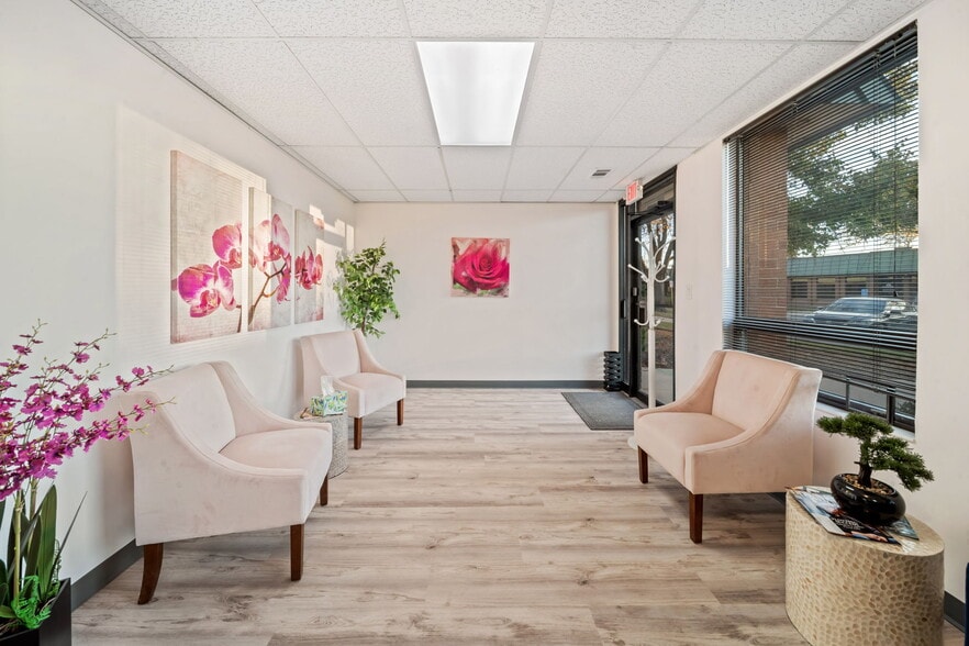 1323 Butterfield Rd, Downers Grove, IL for lease - Building Photo - Image 2 of 13