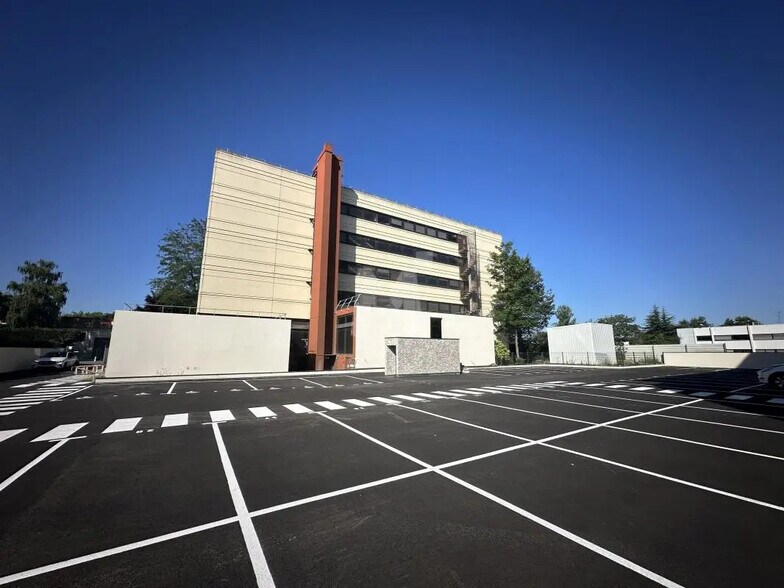 Bureau dans Évry-Courcouronnes à louer - Photo du bâtiment - Image 2 de 10