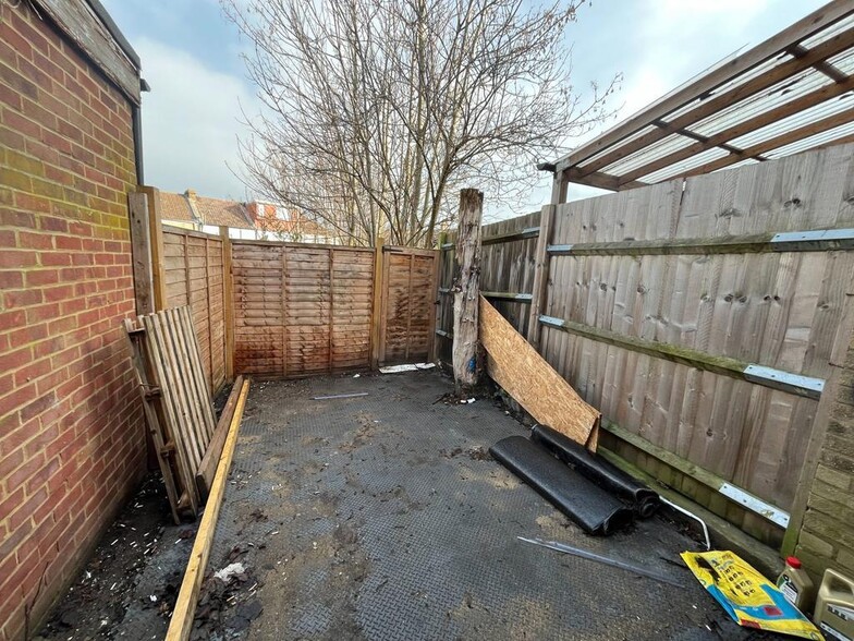19 East Milton Rd, Gravesend for sale - Building Photo - Image 3 of 6