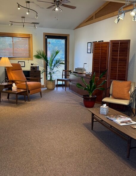 5619 Highland Rd, Waterford, MI for sale - Lobby - Image 2 of 10