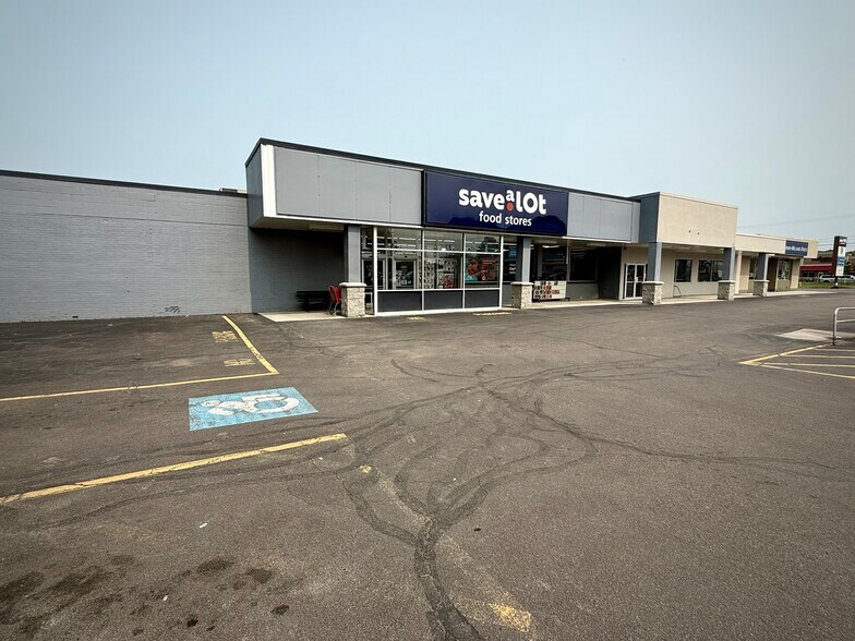 1111-1121 NY-222 Rt, Cortland, NY à louer - Photo du bâtiment - Image 2 de 5