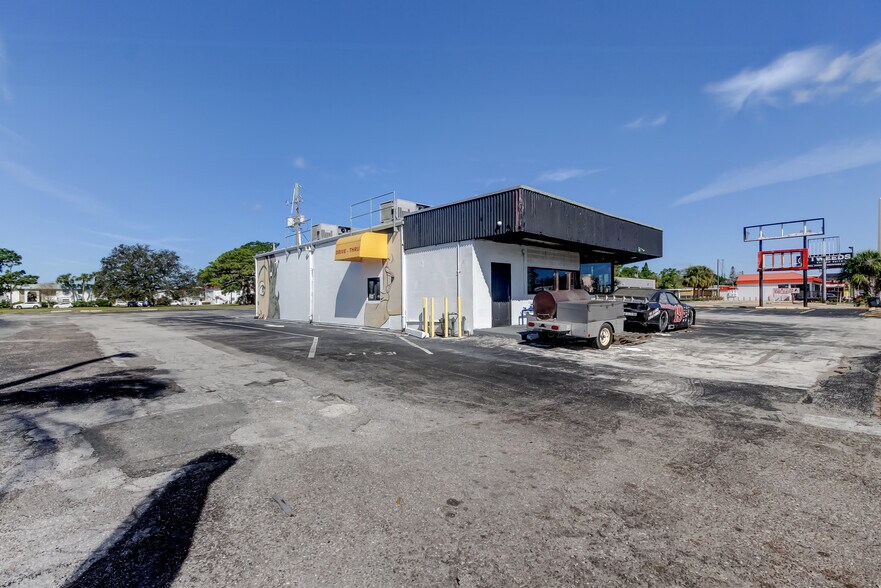 3090 34th St N, Saint Petersburg, FL à vendre - Photo du bâtiment - Image 2 de 32