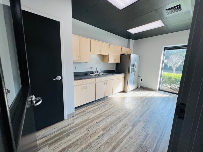 444 Deanna Ln, Charleston, SC for lease - Interior Photo - Image 2 of 13