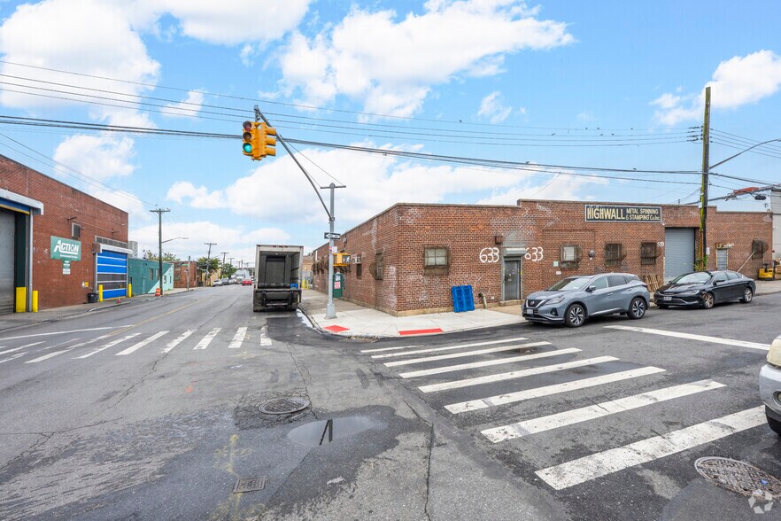 633-643 Berriman St, Brooklyn, NY for sale - Building Photo - Image 2 of 4