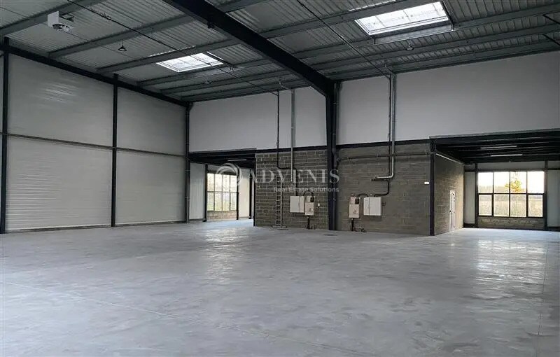 Flex in Saint-Pierre-du-Perray for lease Interior Photo- Image 1 of 8