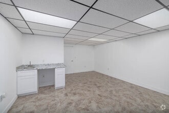 14000-14048 SW 140th St, Miami, FL à louer Photo intérieure- Image 2 de 8