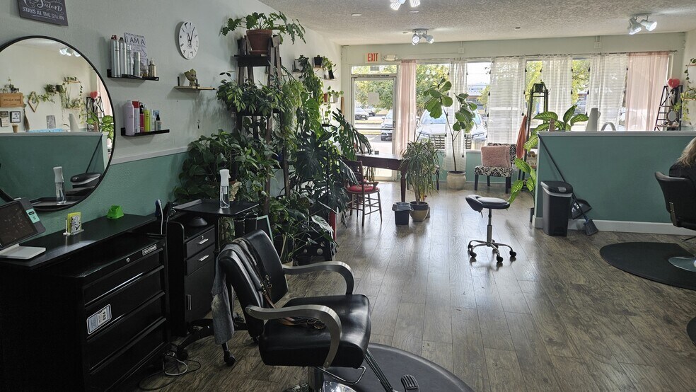 1051 14th Ave, Longview, WA à louer - Photo du bâtiment - Image 3 de 7